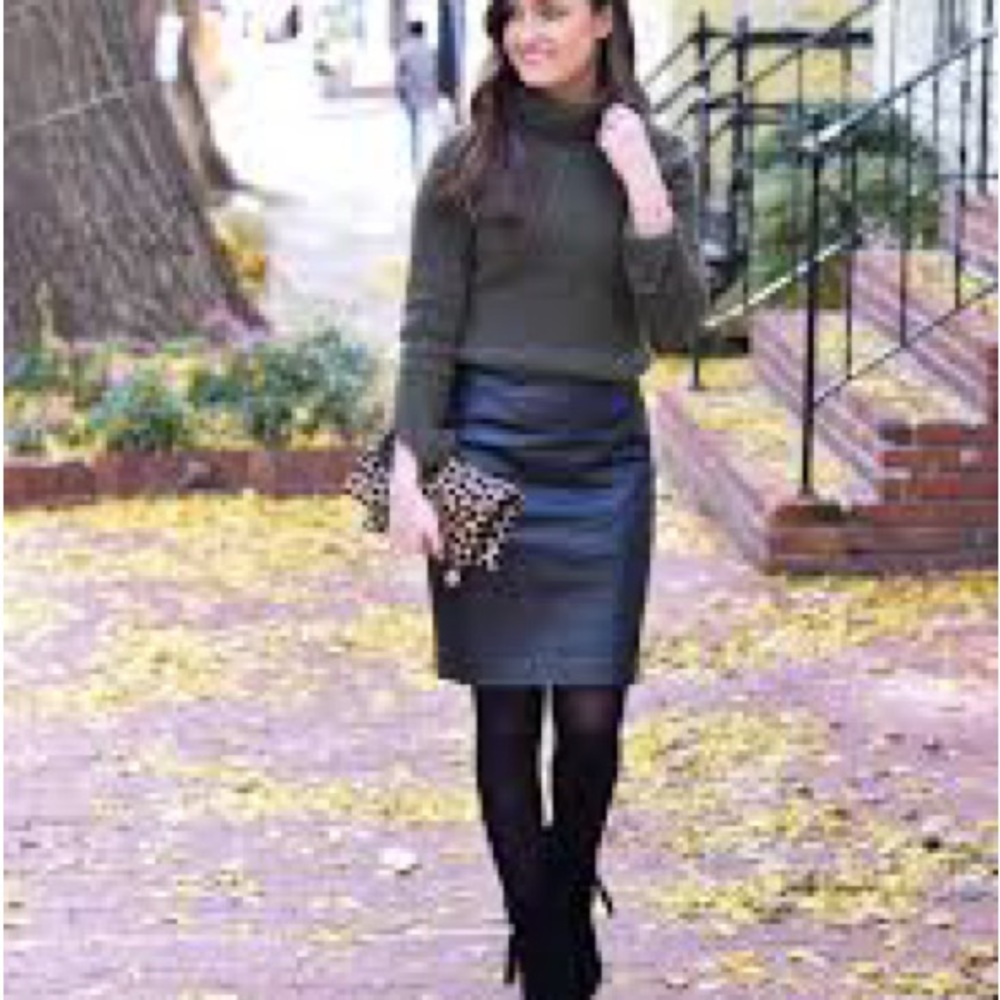 Ann Taylor leather skirt sz 8